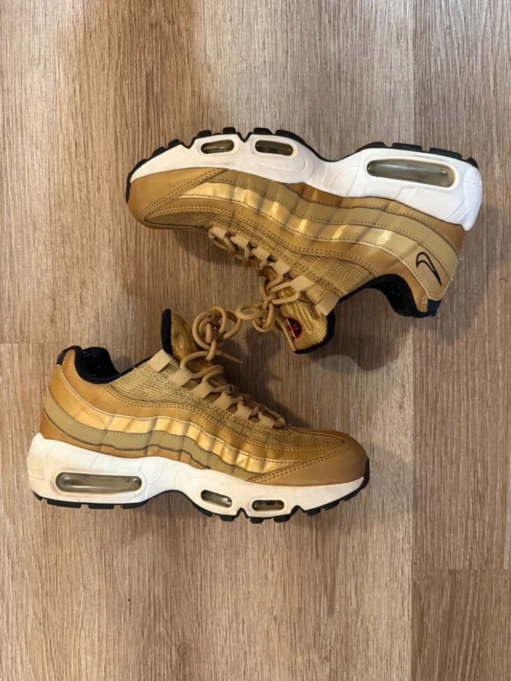 Women’s Nike Air Max 95 Metallic Gold - Picture 5 of 5